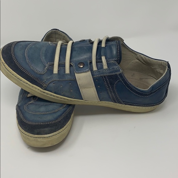 Italian deck shoes: stitching perfect; heel worn - Picture 2 of 13